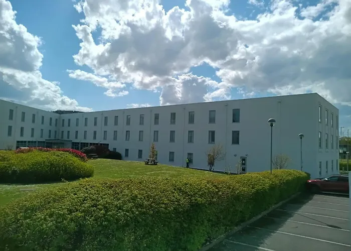 Top Hotels Offering Parking near Luton Airport